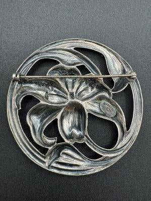 Danecraft sterlingVintage Danecraft Lily And Vines Round Sterling Silver Brooch - Black Dog Vintage