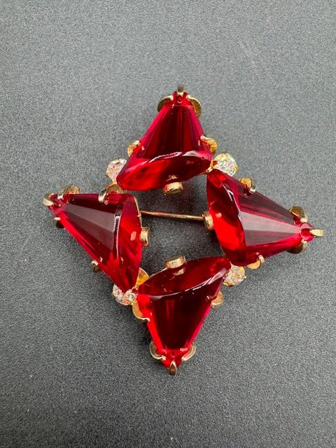 HattieRARE Hattie Carnegie Red and Clear Glass Stone Star Brooch And Earring Set - Black Dog Vintage