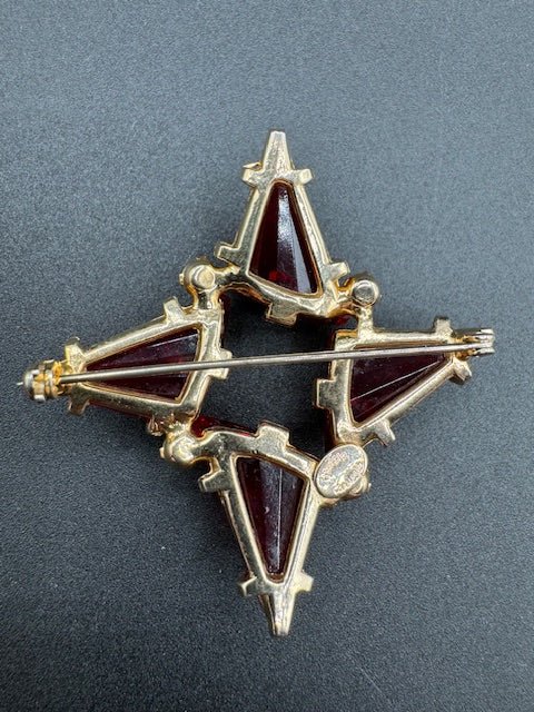 HattieRARE Hattie Carnegie Red and Clear Glass Stone Star Brooch And Earring Set - Black Dog Vintage